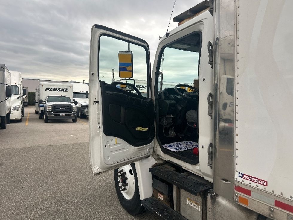 Refrigerated Truck-Light and Medium Duty Trucks-Hino-2020-338-Abbotsford-BC-282,109\n\t\tkm-$ 76,000 - Image 16