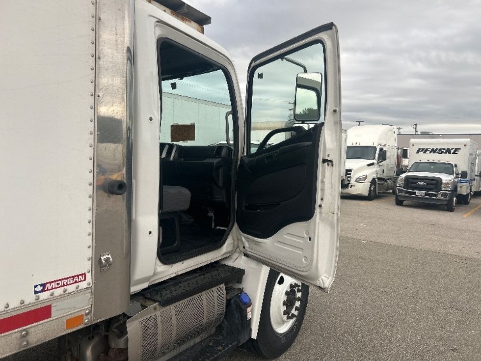 Refrigerated Truck-Light and Medium Duty Trucks-Hino-2020-338-Abbotsford-BC-282,109\n\t\tkm-$ 76,000 - Image 20