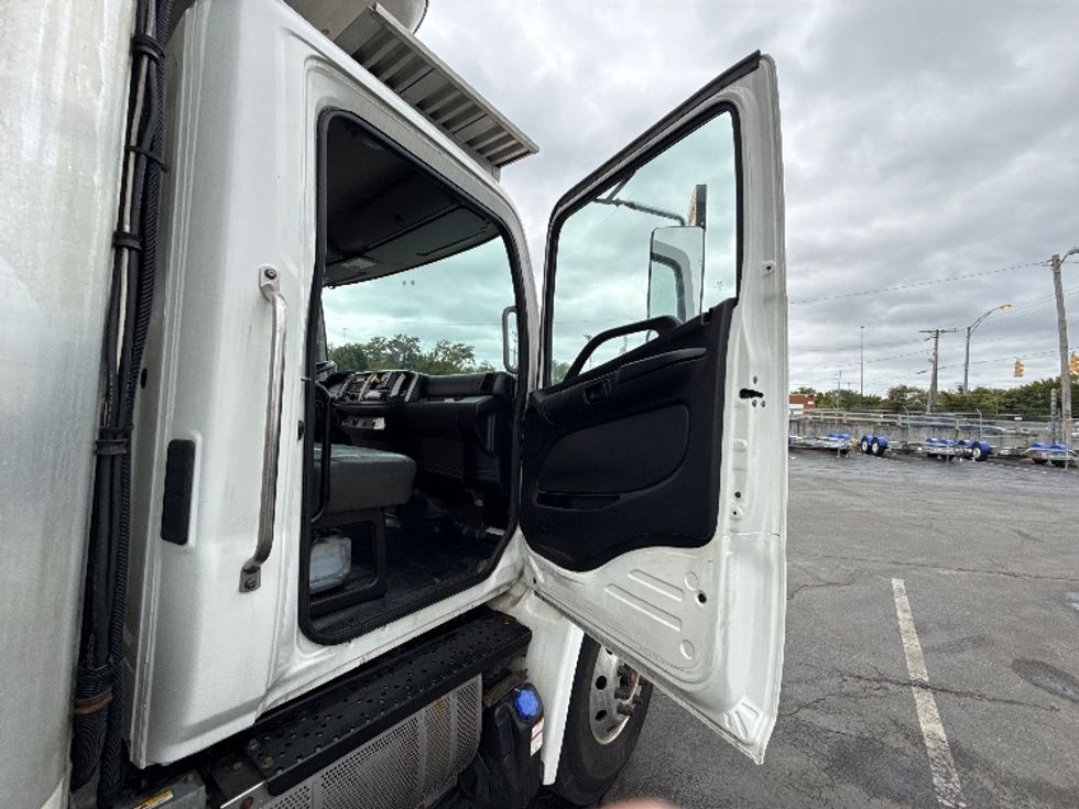 Refrigerated Truck-Light and Medium Duty Trucks-Hino-2020-338-Baltimore-MD-289,609\n\t\tmiles-$ 33,750 - Image 20