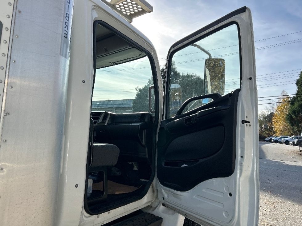 Refrigerated Truck-Light and Medium Duty Trucks-Hino-2020-338-Burnaby-BC-282,020\n\t\tkm-$ 81,250 - Image 20
