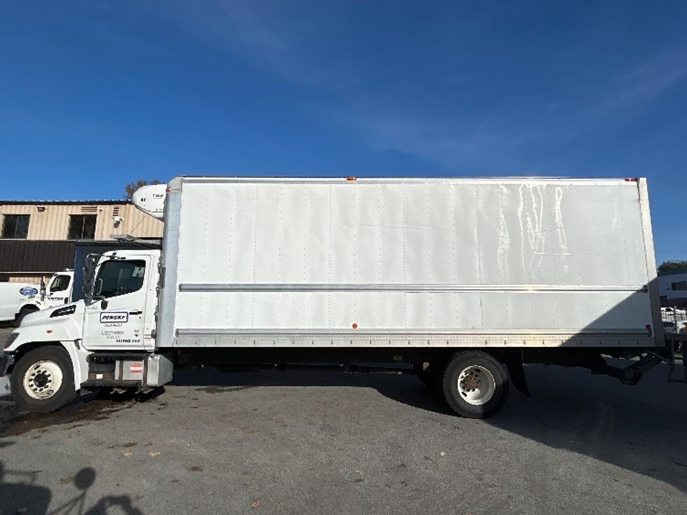 Refrigerated Truck-Light and Medium Duty Trucks-Hino-2020-338-Burnaby-BC-282,020\n\t\tkm-$ 81,250 - Image 4
