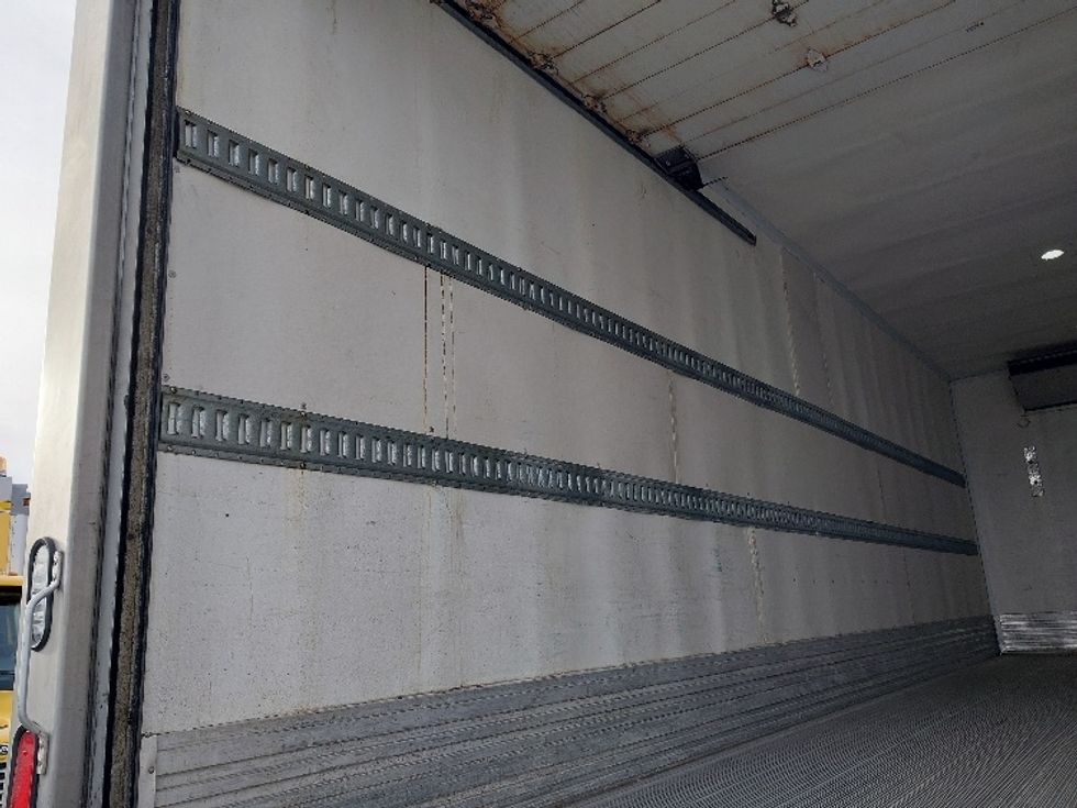 Refrigerated Truck-Light and Medium Duty Trucks-Hino-2020-338-Delta-BC-165,140\n\t\tkm-$ 91,500 - Image 11