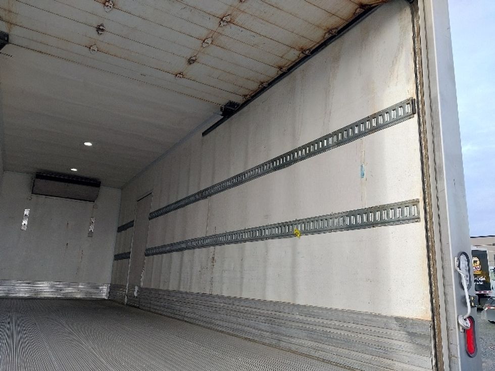 Refrigerated Truck-Light and Medium Duty Trucks-Hino-2020-338-Delta-BC-165,140\n\t\tkm-$ 91,500 - Image 12