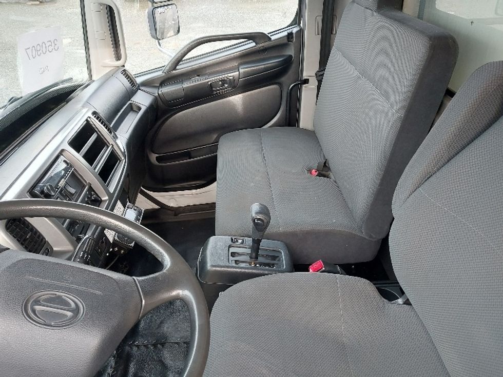Refrigerated Truck-Light and Medium Duty Trucks-Hino-2020-338-Delta-BC-165,140\n\t\tkm-$ 91,500 - Image 19