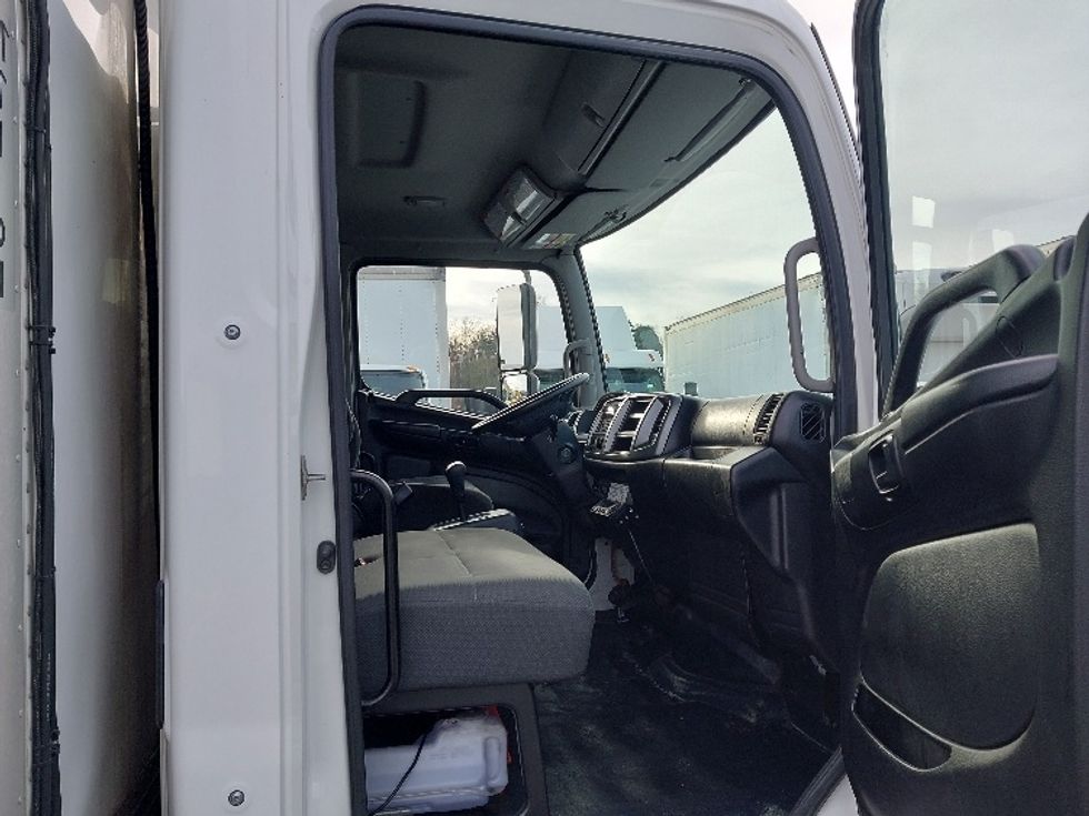 Refrigerated Truck-Light and Medium Duty Trucks-Hino-2020-338-Delta-BC-165,140\n\t\tkm-$ 91,500 - Image 20