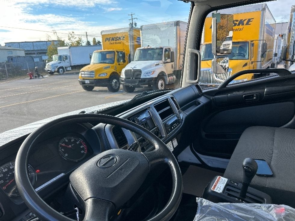 Refrigerated Truck-Light and Medium Duty Trucks-Hino-2020-338-Delta-BC-190,668\n\t\tkm-$ 93,000 - Image 16