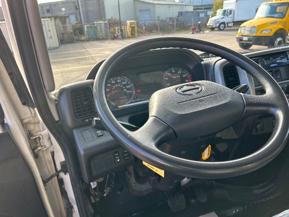 Refrigerated Truck-Light and Medium Duty Trucks-Hino-2020-338-Delta-BC-190,668\n\t\tkm-$ 93,000 - Image 17