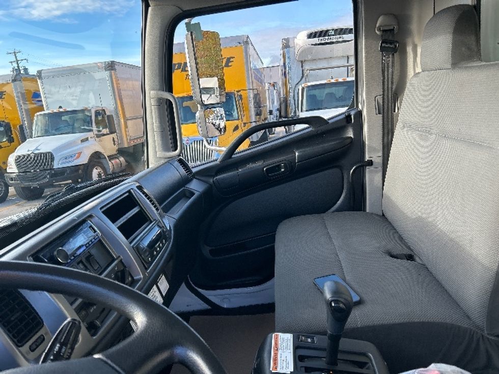 Refrigerated Truck-Light and Medium Duty Trucks-Hino-2020-338-Delta-BC-190,668\n\t\tkm-$ 93,000 - Image 18