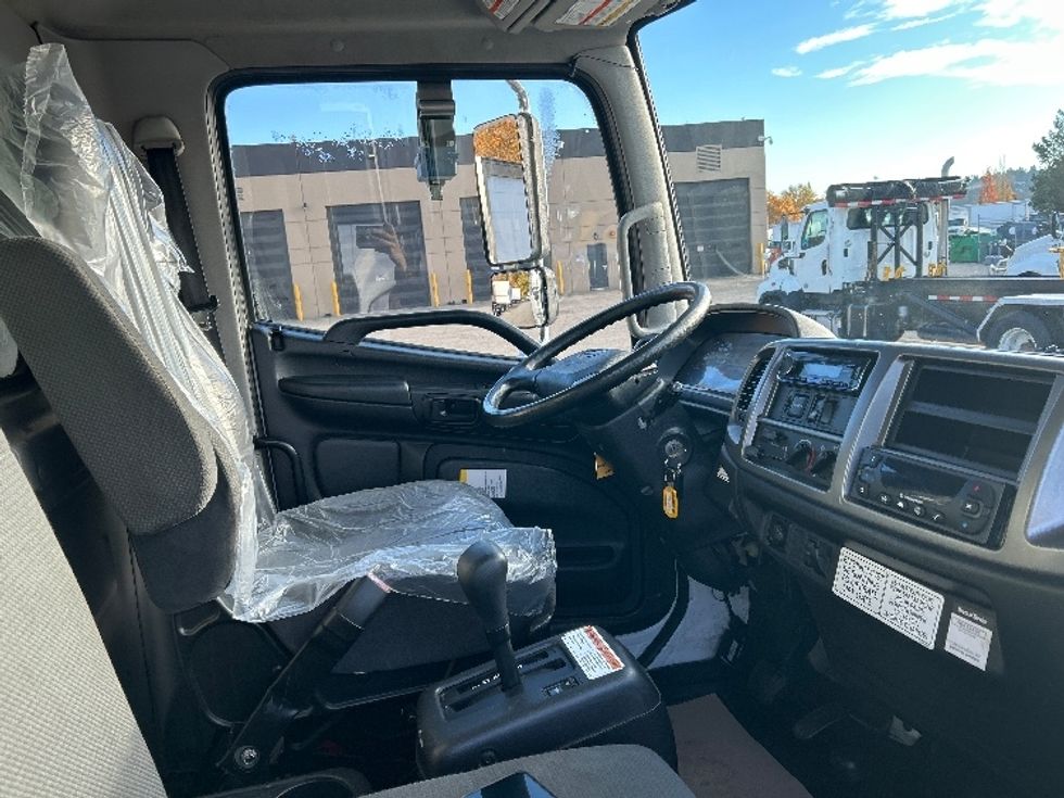 Refrigerated Truck-Light and Medium Duty Trucks-Hino-2020-338-Delta-BC-190,668\n\t\tkm-$ 93,000 - Image 21