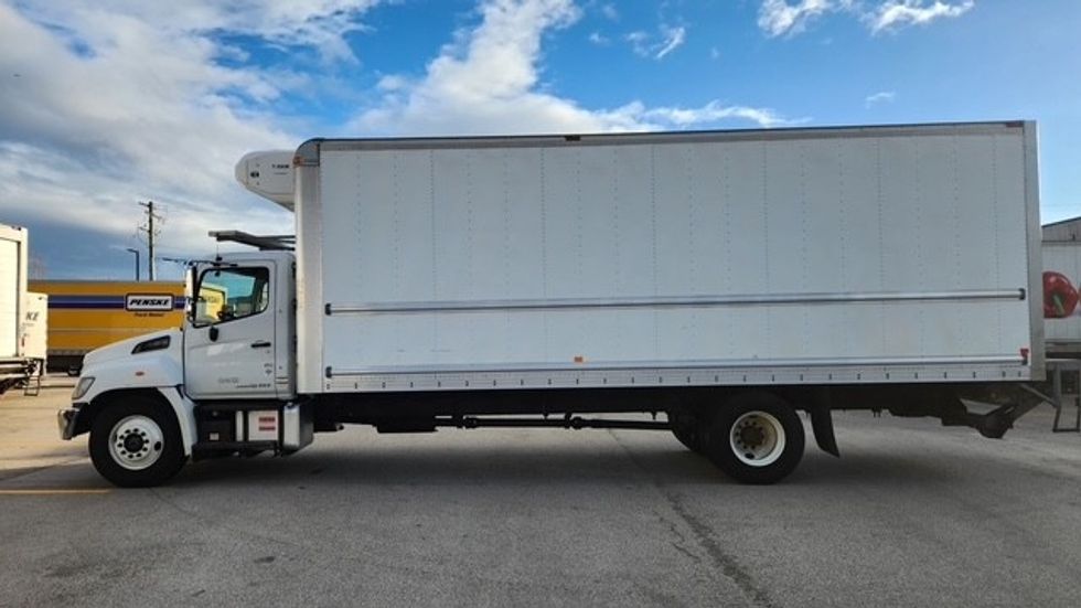 Refrigerated Truck-Light and Medium Duty Trucks-Hino-2020-338-Delta-BC-190,668\n\t\tkm-$ 93,000 - Image 4