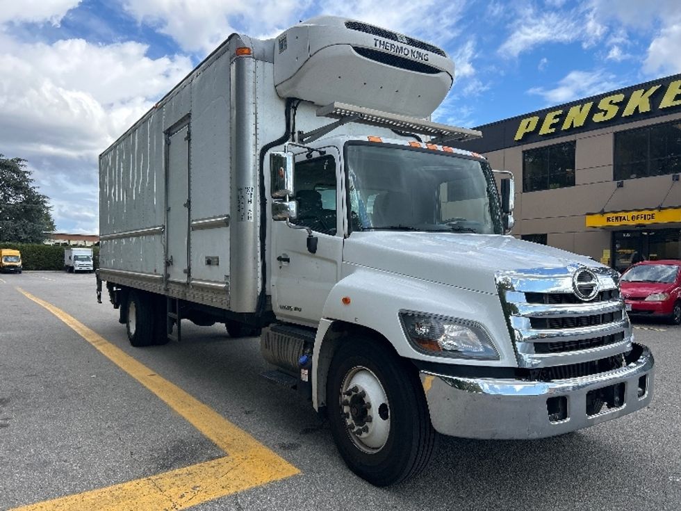Refrigerated Truck-Light and Medium Duty Trucks-Hino-2020-338-Delta-BC-191,256\n\t\tkm-$ 83,250 - Image 1