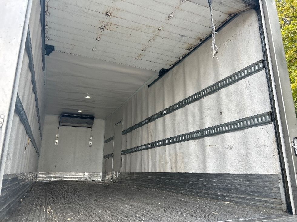 Refrigerated Truck-Light and Medium Duty Trucks-Hino-2020-338-Delta-BC-191,256\n\t\tkm-$ 83,250 - Image 12