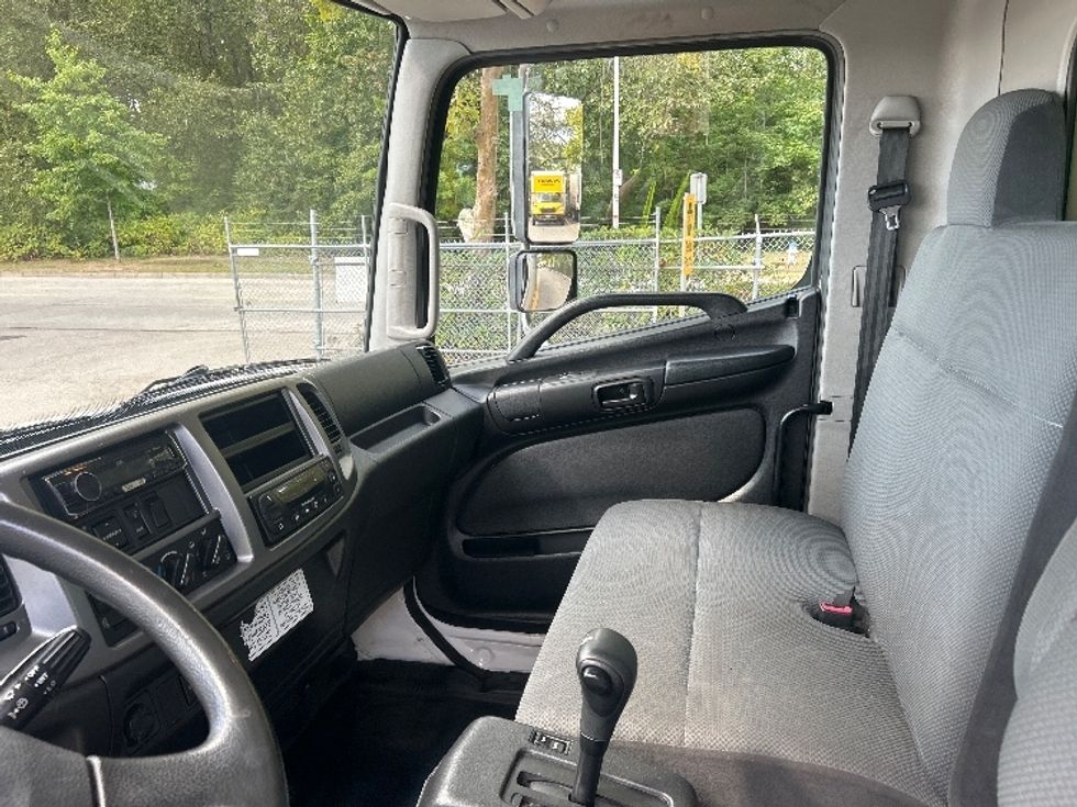 Refrigerated Truck-Light and Medium Duty Trucks-Hino-2020-338-Delta-BC-191,256\n\t\tkm-$ 83,250 - Image 19