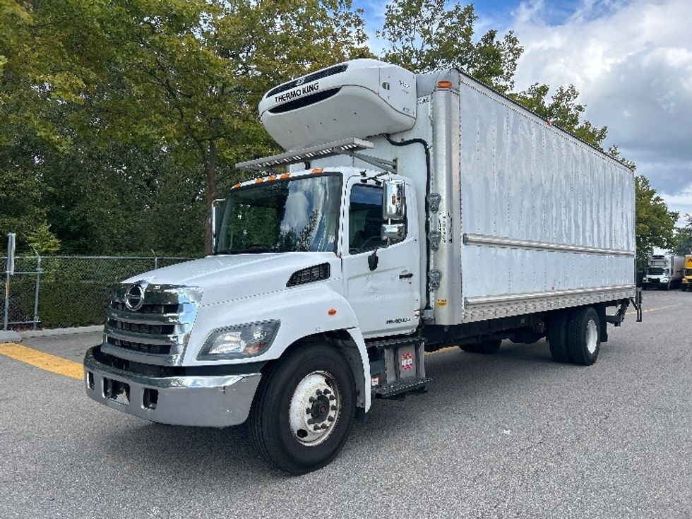 Refrigerated Truck-Light and Medium Duty Trucks-Hino-2020-338-Delta-BC-191,256\n\t\tkm-$ 83,250 - Image 3