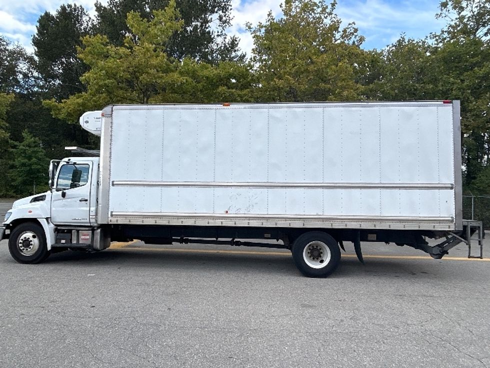 Refrigerated Truck-Light and Medium Duty Trucks-Hino-2020-338-Delta-BC-191,256\n\t\tkm-$ 83,250 - Image 4