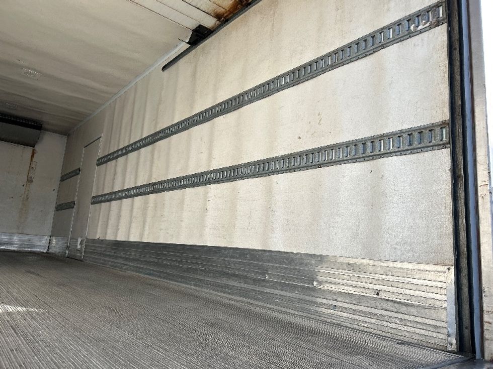 Refrigerated Truck-Light and Medium Duty Trucks-Hino-2020-338-Delta-BC-210,029\n\t\tkm-$ 91,500 - Image 12