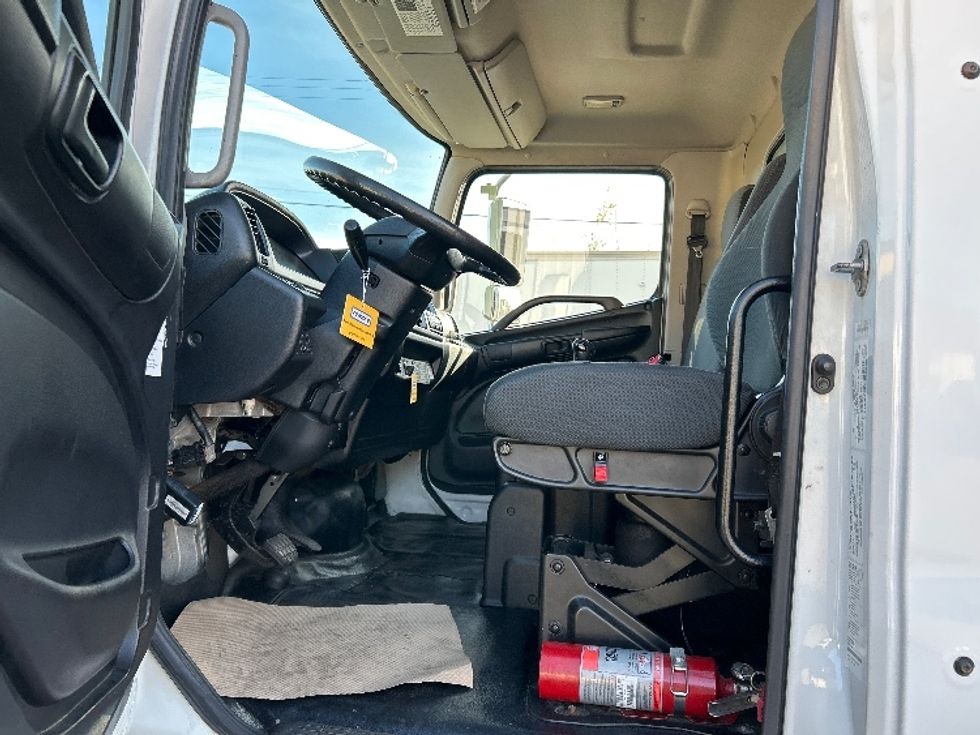 Refrigerated Truck-Light and Medium Duty Trucks-Hino-2020-338-Delta-BC-210,029\n\t\tkm-$ 91,500 - Image 16