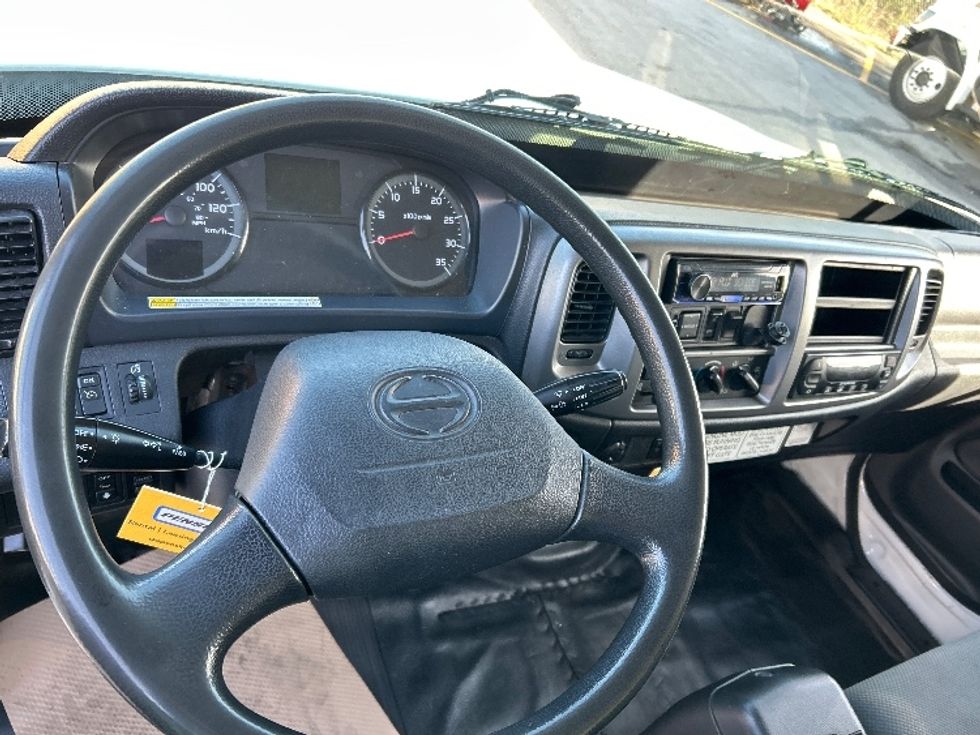 Refrigerated Truck-Light and Medium Duty Trucks-Hino-2020-338-Delta-BC-210,029\n\t\tkm-$ 91,500 - Image 17