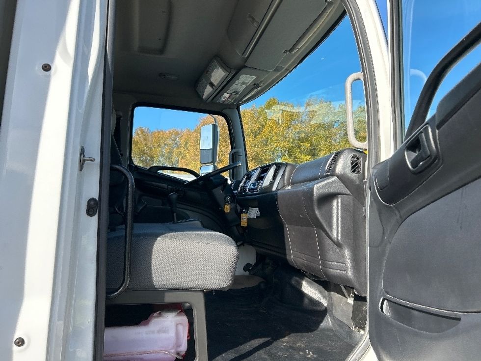 Refrigerated Truck-Light and Medium Duty Trucks-Hino-2020-338-Delta-BC-210,029\n\t\tkm-$ 91,500 - Image 19