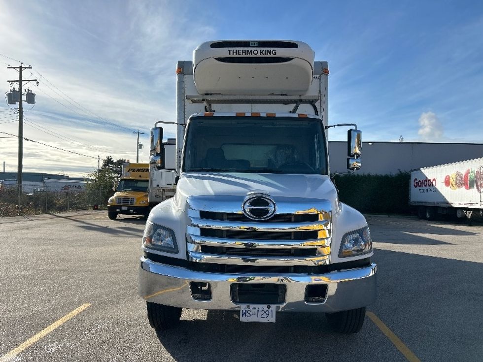 Refrigerated Truck-Light and Medium Duty Trucks-Hino-2020-338-Delta-BC-210,029\n\t\tkm-$ 91,500 - Image 2