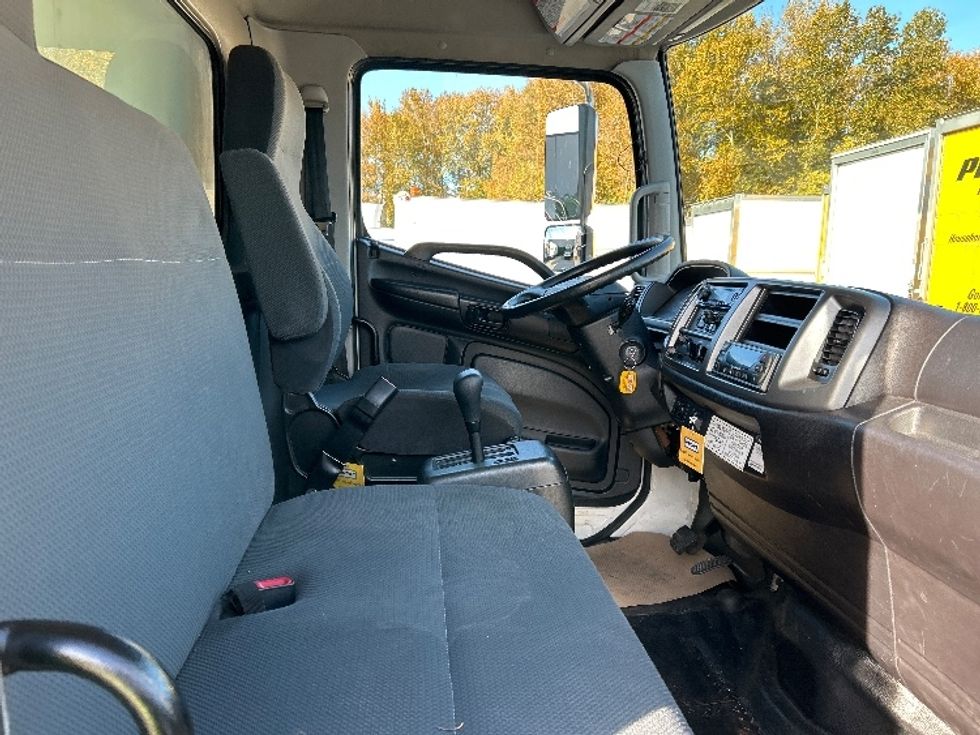 Refrigerated Truck-Light and Medium Duty Trucks-Hino-2020-338-Delta-BC-210,029\n\t\tkm-$ 91,500 - Image 21