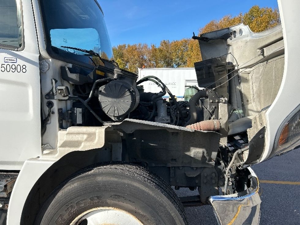 Refrigerated Truck-Light and Medium Duty Trucks-Hino-2020-338-Delta-BC-210,029\n\t\tkm-$ 91,500 - Image 22