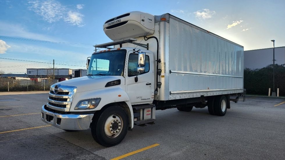 Refrigerated Truck-Light and Medium Duty Trucks-Hino-2020-338-Delta-BC-210,029\n\t\tkm-$ 91,500 - Image 3