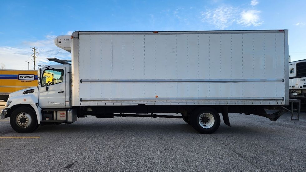 Refrigerated Truck-Light and Medium Duty Trucks-Hino-2020-338-Delta-BC-210,029\n\t\tkm-$ 91,500 - Image 4