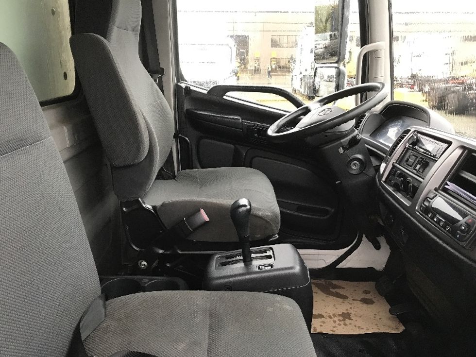 Refrigerated Truck-Light and Medium Duty Trucks-Hino-2020-338-Delta-BC-252,759\n\t\tkm-$ 81,750 - Image 22