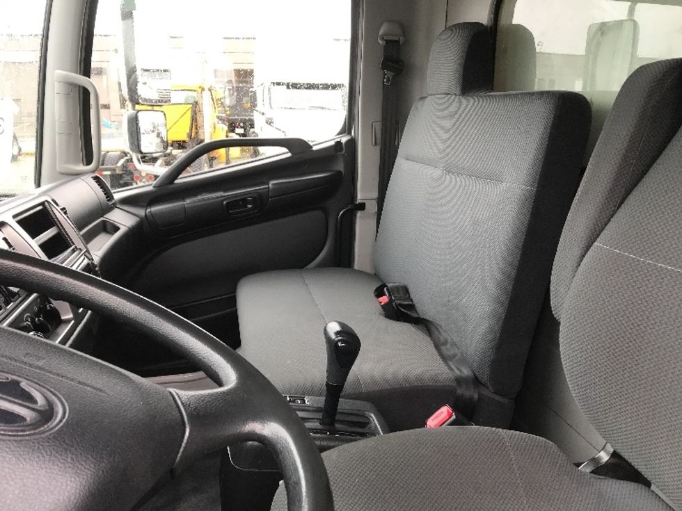 Refrigerated Truck-Light and Medium Duty Trucks-Hino-2020-338-Delta-BC-267,004\n\t\tkm-$ 78,000 - Image 18