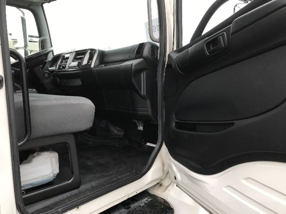 Refrigerated Truck-Light and Medium Duty Trucks-Hino-2020-338-Delta-BC-267,004\n\t\tkm-$ 78,000 - Image 19