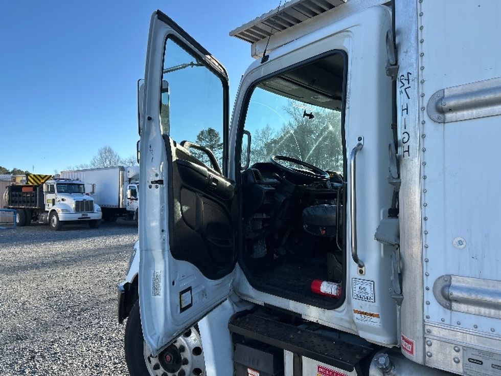 Refrigerated Truck-Light and Medium Duty Trucks-Hino-2020-338-Eden-MD-131,987\n\t\tmiles-$ 54,500 - Image 16