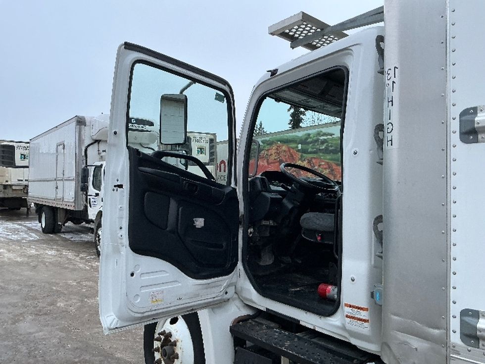 Refrigerated Truck-Light and Medium Duty Trucks-Hino-2020-338-Edmonton-AB-211,260\n\t\tkm-$ 86,500 - Image 16