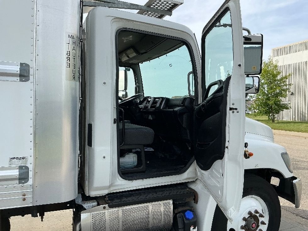Refrigerated Truck-Light and Medium Duty Trucks-Hino-2020-338-Edmonton-AB-270,548\n\t\tkm-$ 74,000 - Image 20