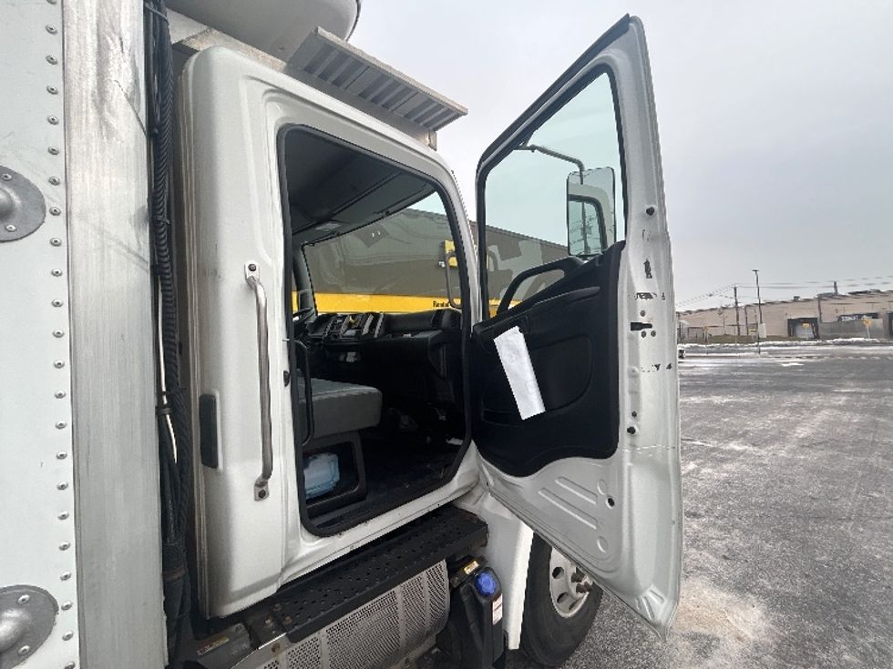 Refrigerated Truck-Light and Medium Duty Trucks-Hino-2020-338-North Bergen-NJ-133,211\n\t\tmiles-$ 52,750 - Image 20