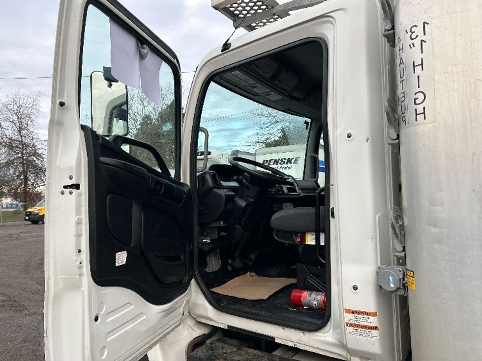 Refrigerated Truck-Light and Medium Duty Trucks-Hino-2020-338-Surrey-BC-169,555\n\t\tkm-$ 91,250 - Image 15