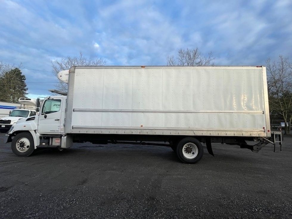 Refrigerated Truck-Light and Medium Duty Trucks-Hino-2020-338-Surrey-BC-169,555\n\t\tkm-$ 91,250 - Image 4