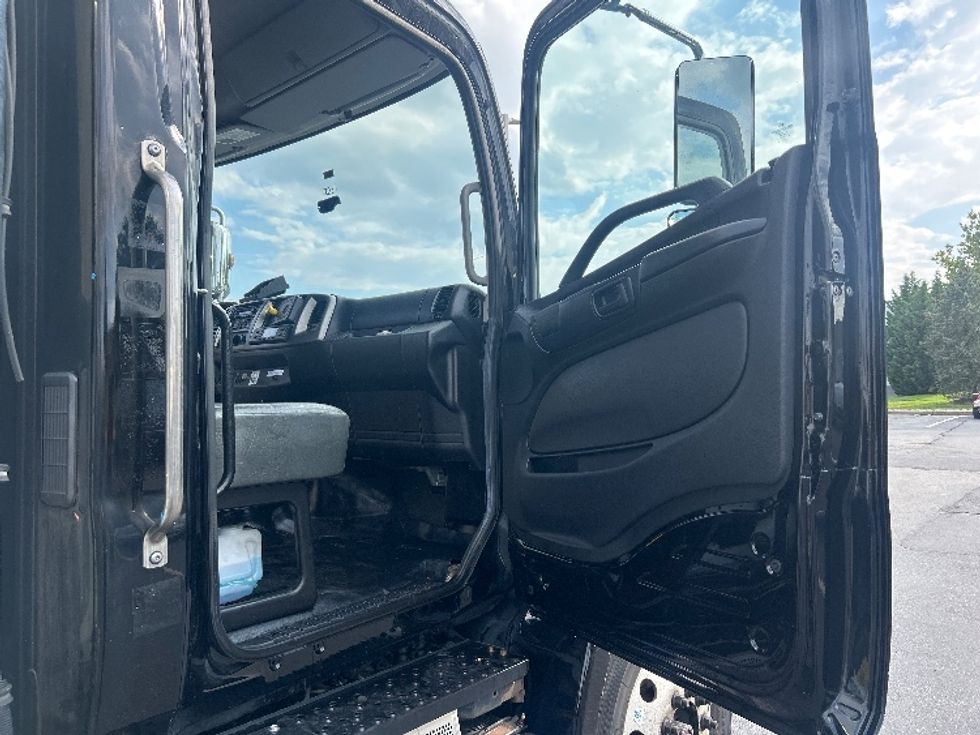 Refrigerated Truck-Light and Medium Duty Trucks-Hino-2020-338-Swedesboro-NJ-118,123\n\t\tmiles-$ 48,250 - Image 19