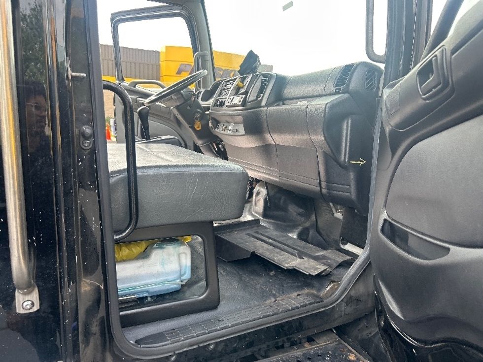 Refrigerated Truck-Light and Medium Duty Trucks-Hino-2020-338-Swedesboro-NJ-141,625\n\t\tmiles-$ 46,250 - Image 19