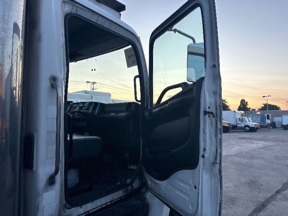 Refrigerated Truck-Light and Medium Duty Trucks-Hino-2020-338-West Babylon-NY-194,518\n\t\tmiles-$ 45,500 - Image 19