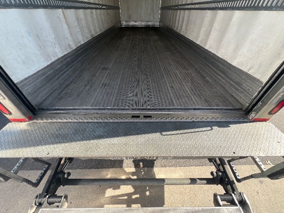 Refrigerated Truck-Light and Medium Duty Trucks-Hino-2021-L6-Baltimore-MD-146,048\n\t\tmiles-$ 77,000 - Image 10