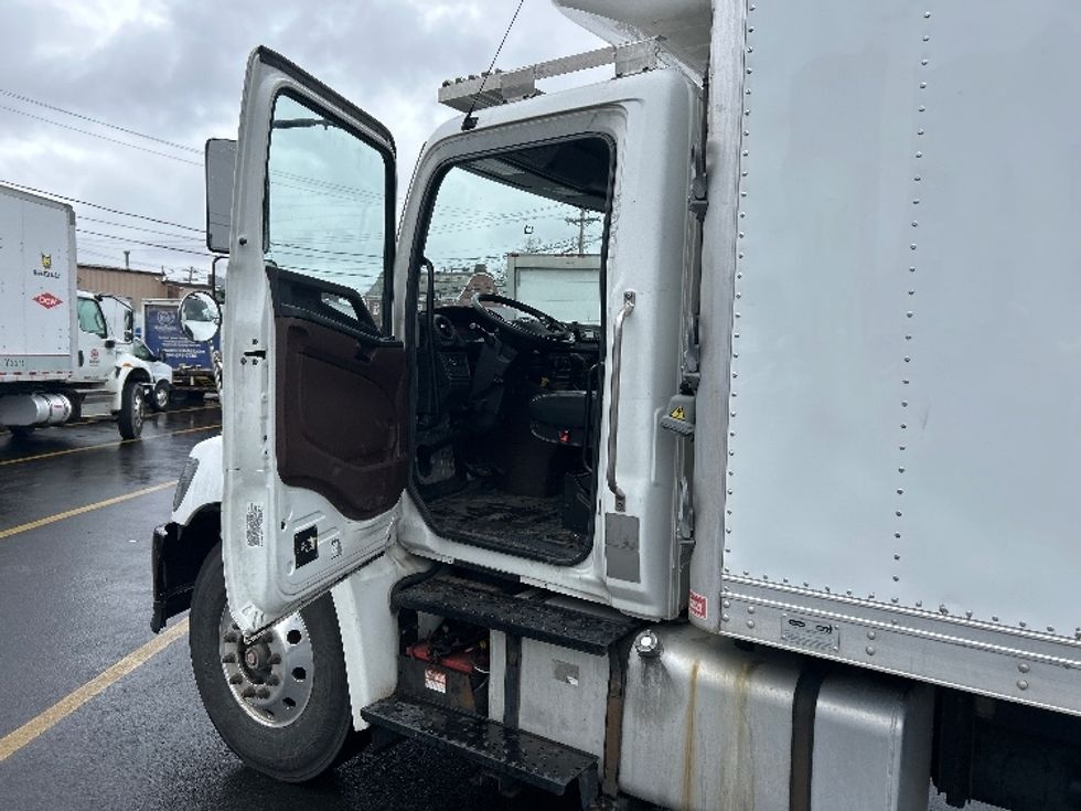 Refrigerated Truck-Light and Medium Duty Trucks-Hino-2022-L6-Braintree-MA-134,941\n\t\tmiles-$ 64,250 - Image 16