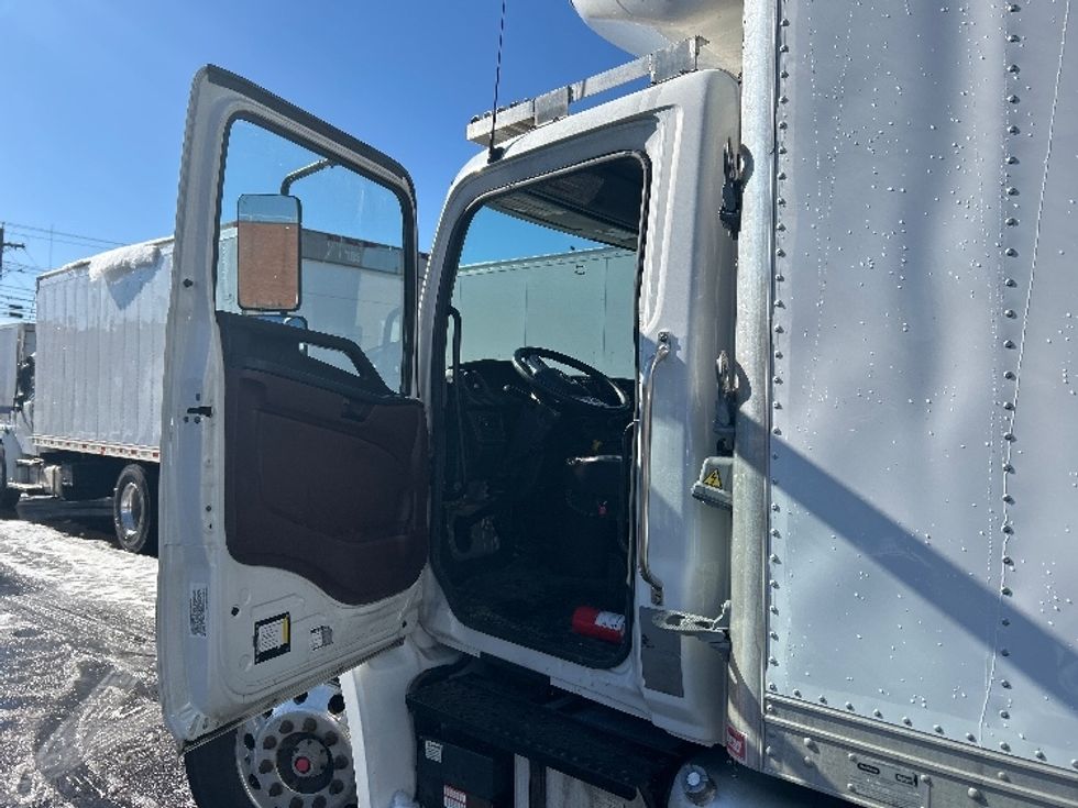 Refrigerated Truck-Light and Medium Duty Trucks-Hino-2022-L6-Braintree-MA-145,588\n\t\tmiles-$ 60,000 - Image 16
