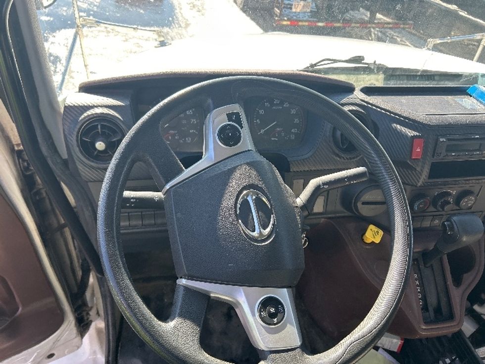 Refrigerated Truck-Light and Medium Duty Trucks-Hino-2022-L6-Braintree-MA-145,588\n\t\tmiles-$ 60,000 - Image 18