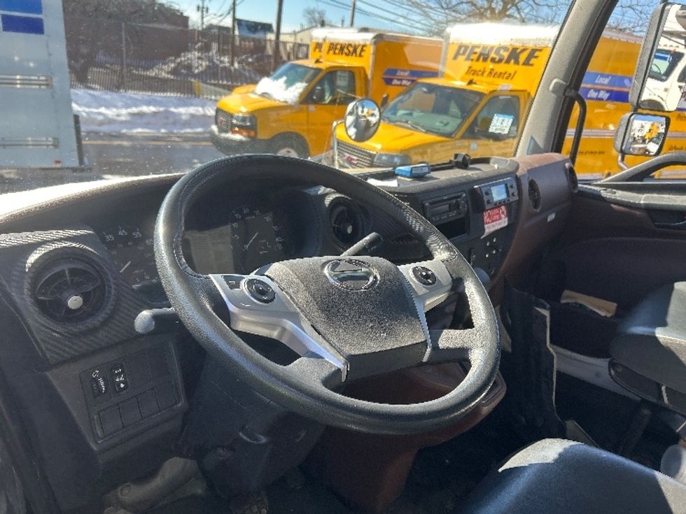 Refrigerated Truck-Light and Medium Duty Trucks-Hino-2022-L6-Londonderry-NH-181,107\n\t\tmiles-$ 62,250 - Image 17
