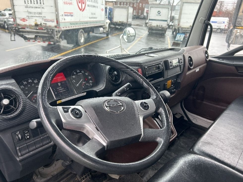 Refrigerated Truck-Light and Medium Duty Trucks-Hino-2023-L6-Braintree-MA-124,017\n\t\tmiles-$ 61,000 - Image 17