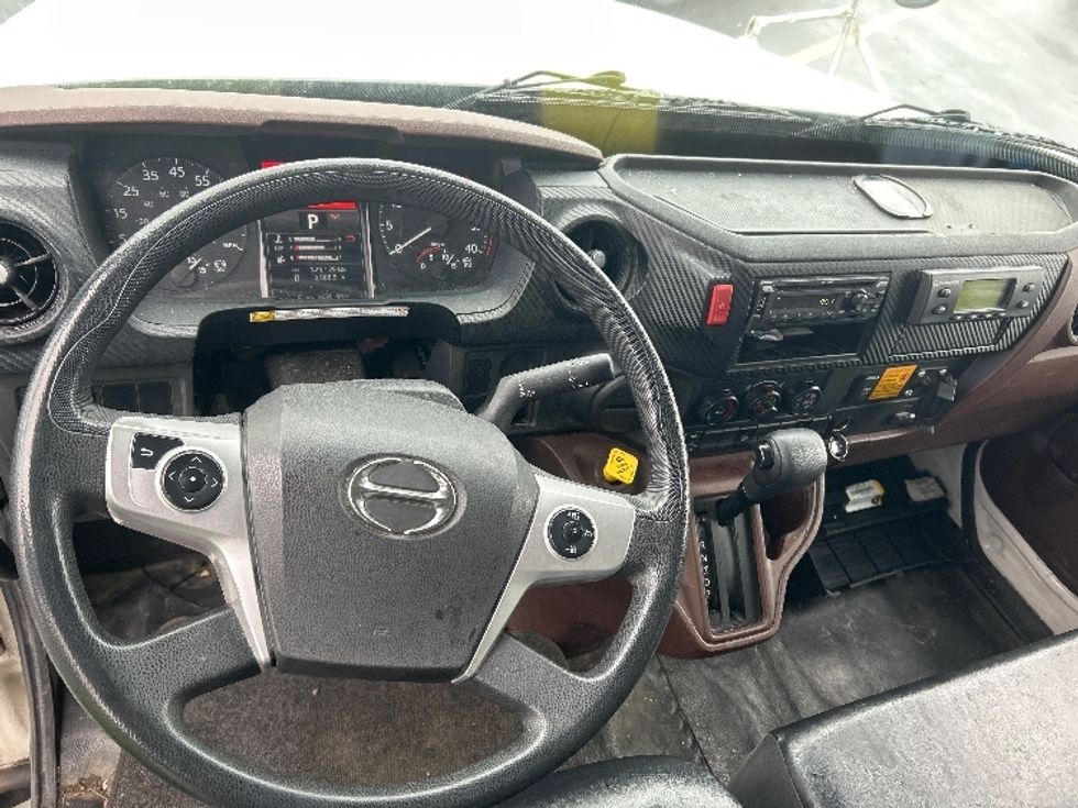 Refrigerated Truck-Light and Medium Duty Trucks-Hino-2023-L6-Braintree-MA-124,017\n\t\tmiles-$ 61,000 - Image 18