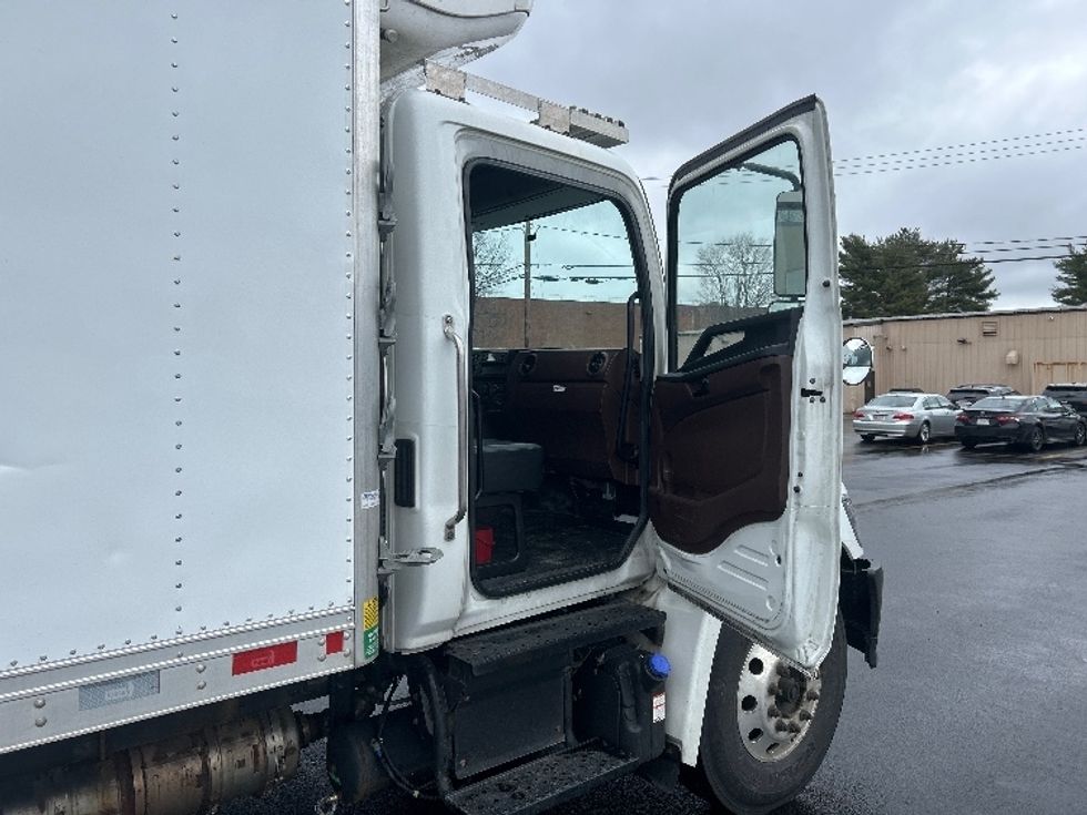 Refrigerated Truck-Light and Medium Duty Trucks-Hino-2023-L6-Braintree-MA-124,017\n\t\tmiles-$ 61,000 - Image 20