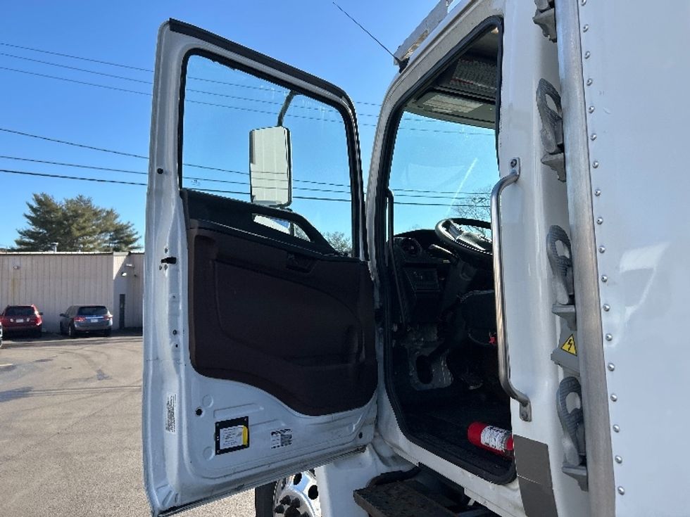 Refrigerated Truck-Light and Medium Duty Trucks-Hino-2023-L6-Braintree-MA-139,546\n\t\tmiles-$ 65,000 - Image 16