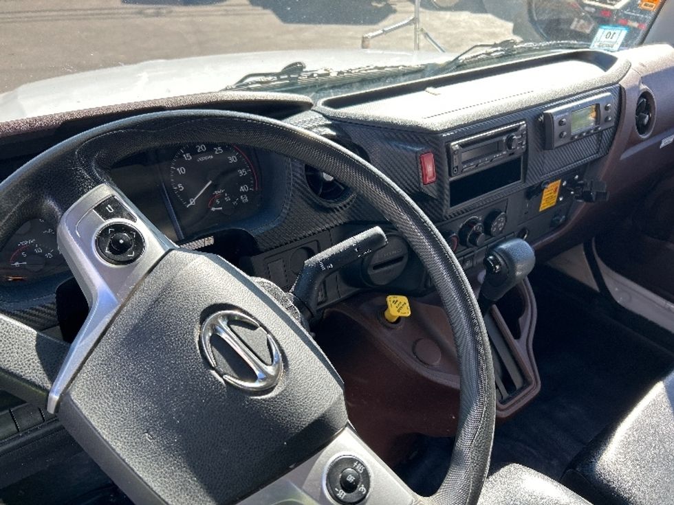 Refrigerated Truck-Light and Medium Duty Trucks-Hino-2023-L6-Braintree-MA-139,546\n\t\tmiles-$ 65,000 - Image 18